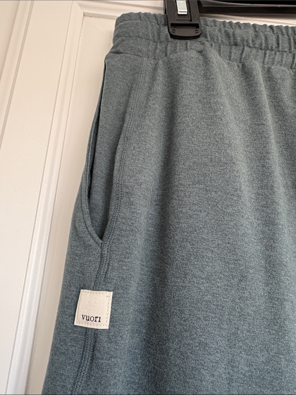 Vuori Performance Joggers in Heather Green Sage Size XL - Picture 6 of 10